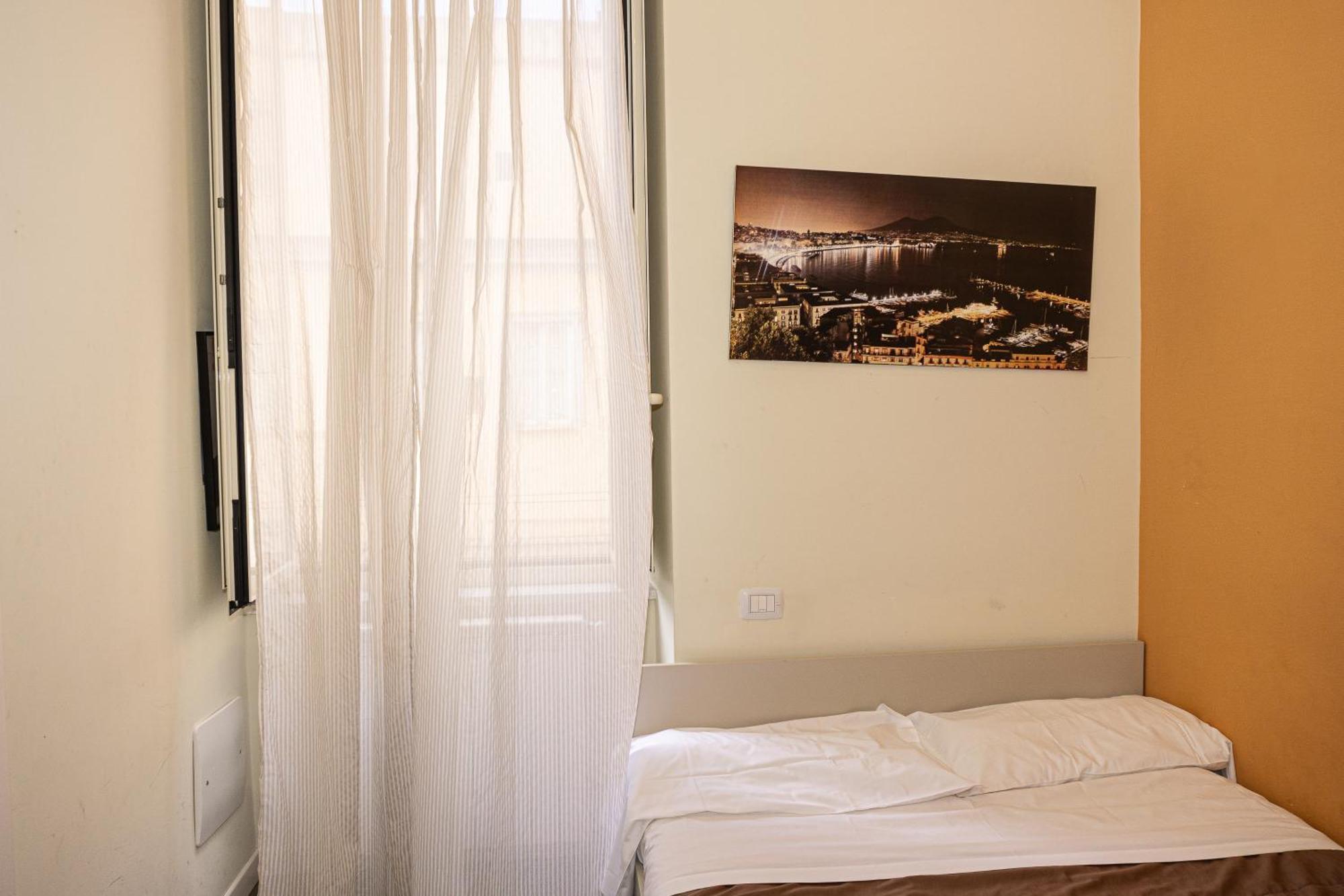 Bed and Breakfast A I R Nacasabella Napoli Екстер'єр фото